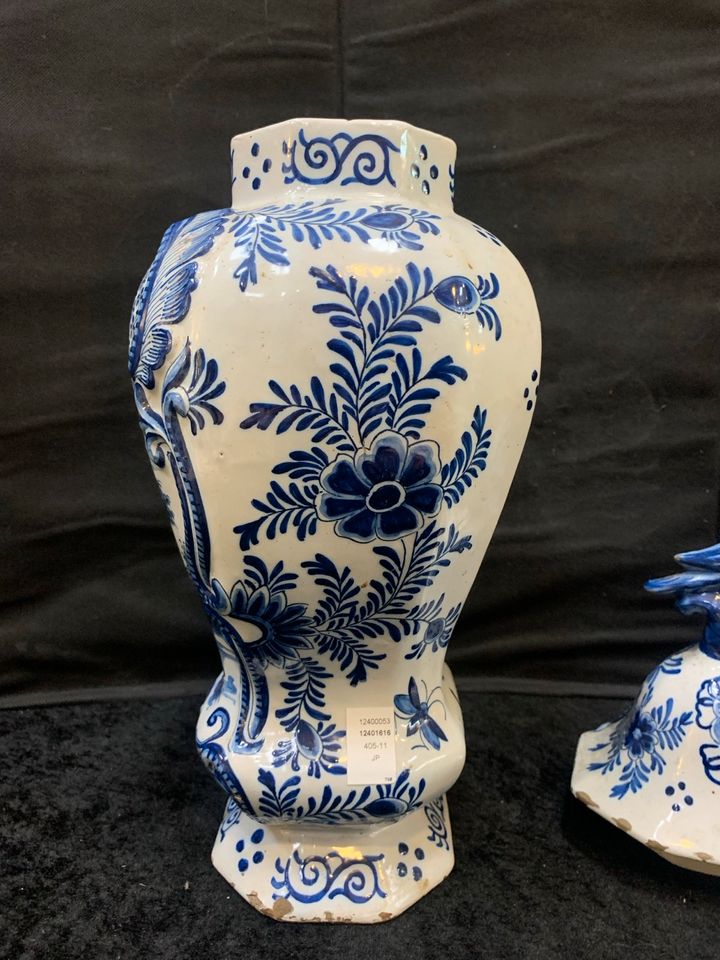 Antike Deckelvase Delft (ca. 18 Jhd) in Bonn