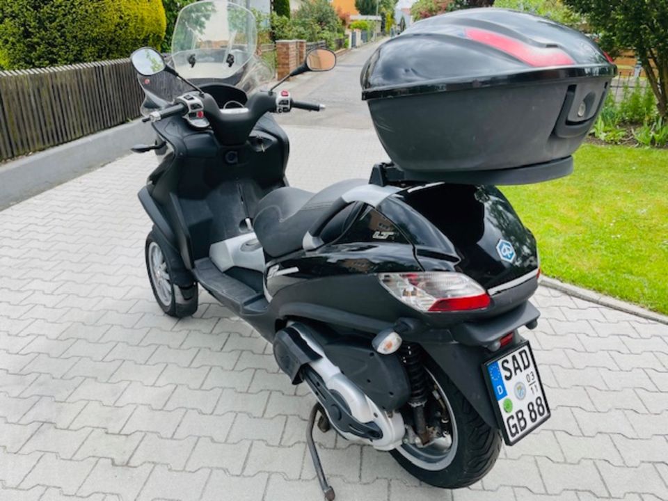 Motorroller Piaggio MP 3 400 LT mit Autoführerschein zu fahren in Schwandorf