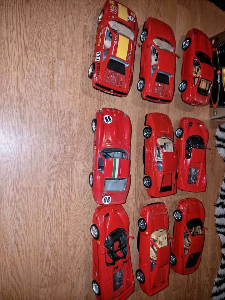 (9)Modellautos Ferraris in Gelsenkirchen