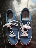 Lacoste Sneaker Gr. 38 blau neuwertig Niedersachsen - Hagenburg Vorschau