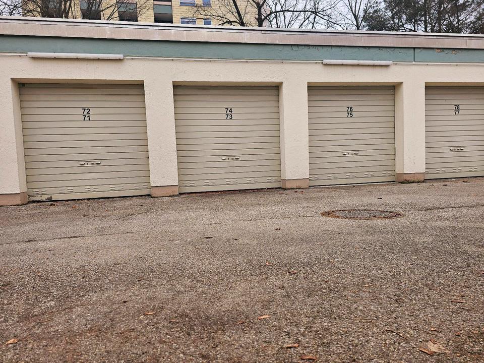Garagenabteil ebenerdig  mit zwei Duplex - Stellplätzen