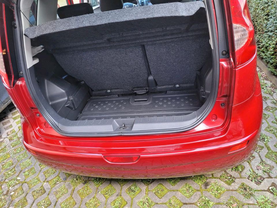Nissan Note (E11), rot, Automatik, 110PS in Halle