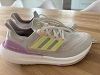 Adidas Ultraboost light Laufschuhe Damen Gr. 41 1/3 Dortmund - Lücklemberg Vorschau