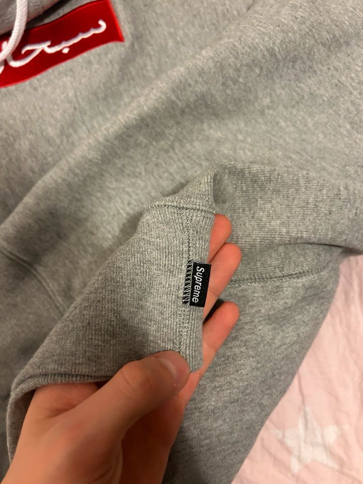 Supreme arabic box logo in Frankfurt am Main