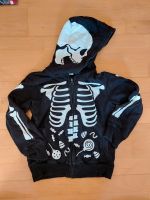 Dünne Jacke Strickjacke schwarz weiß Skelett Halloween gr. 116 Mecklenburg-Vorpommern - Neubrandenburg Vorschau