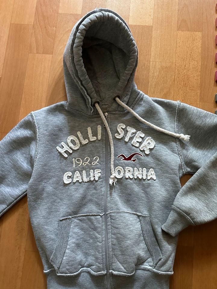 Hollister Sweatjacke Strickjacke Gr. 128 Mega top Zustand Jacke in Dresden