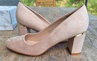 Beige Schuhe mit Absatz und Goldstreifen Bayern - Zusmarshausen Vorschau