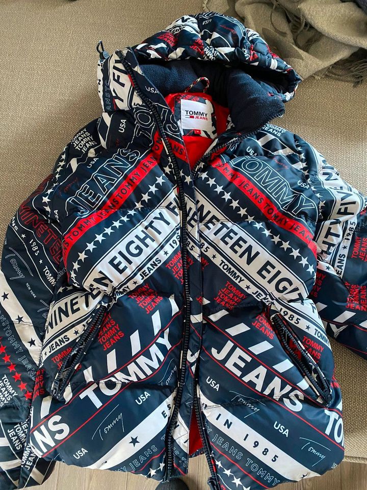 Tommy Jeans Winterjacke Daunenjacke Größe M in Frankfurt am Main