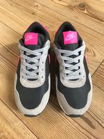 Nike MD Valiant Gr. 37,5 original Frankfurt am Main - Praunheim Vorschau