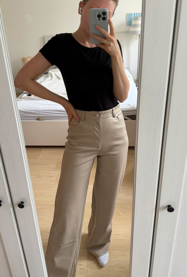 Beige Lederhose Stradivarius XS neu in Freiburg im Breisgau