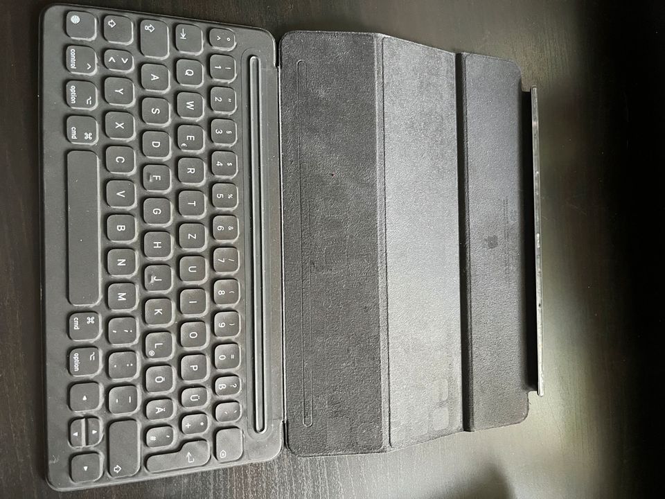 Apple Smart Keyboard Tastatur QWERTZ Hülle in Lohmar