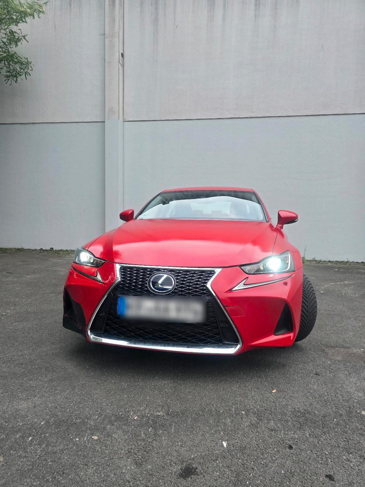 Abbildung des Autos Lexus IS 300H  Luxury