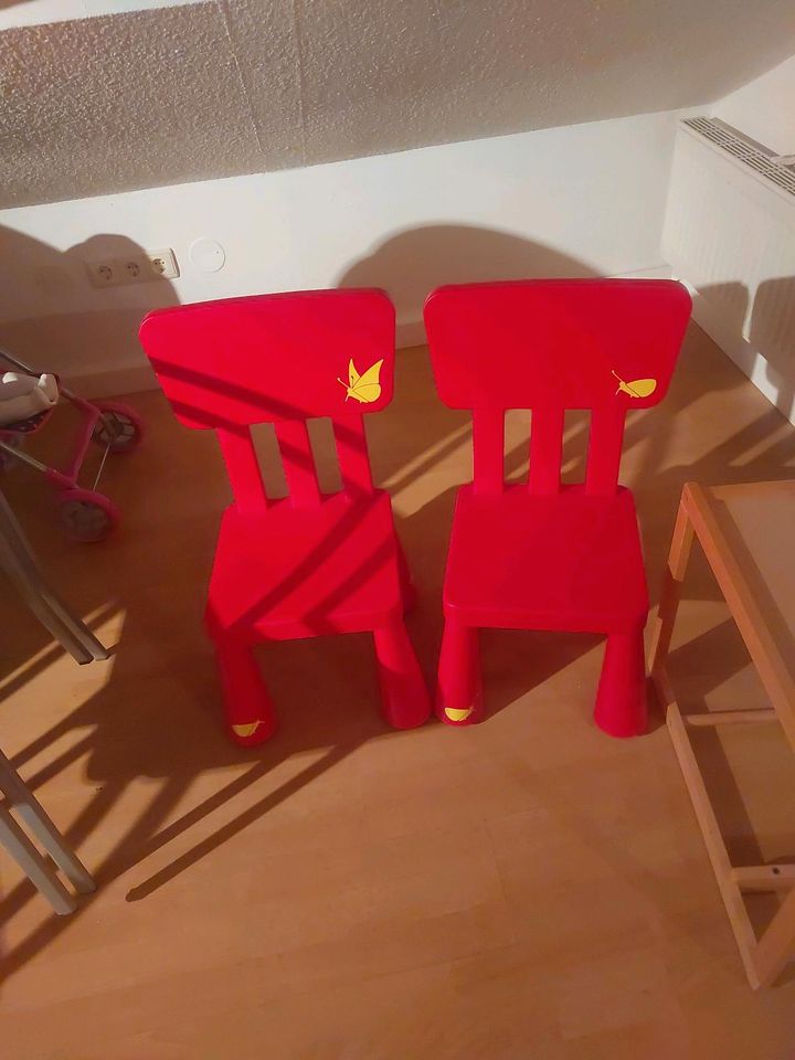 2 Kinderstühle mit Tisch in Elsnigk