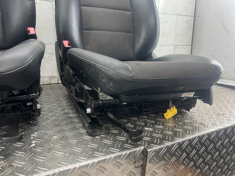 Fahrersitz Beifahrersitz Sitze vorne Mercedes C-Klasse W204 in Remscheid
