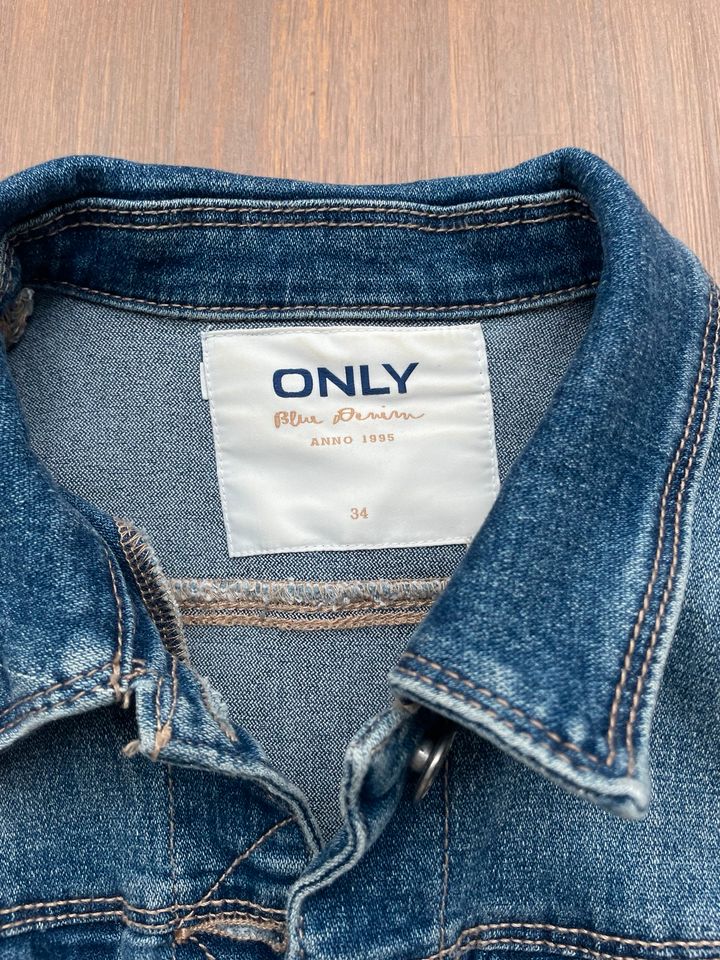 Only kurze Jeansjacke Größe XS / 34 in Neuenrade