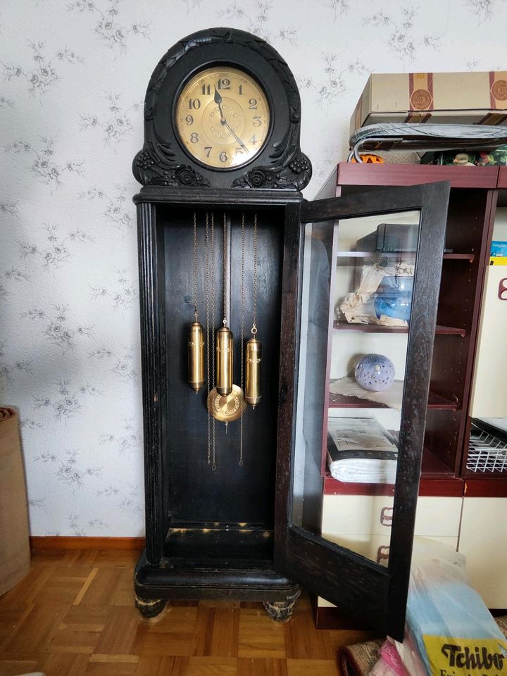 Antike Standuhr von 1900 mit Westminsterschlag in Althengstett