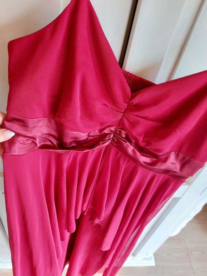 Abendkleid rot Gr. 46 in Harrislee