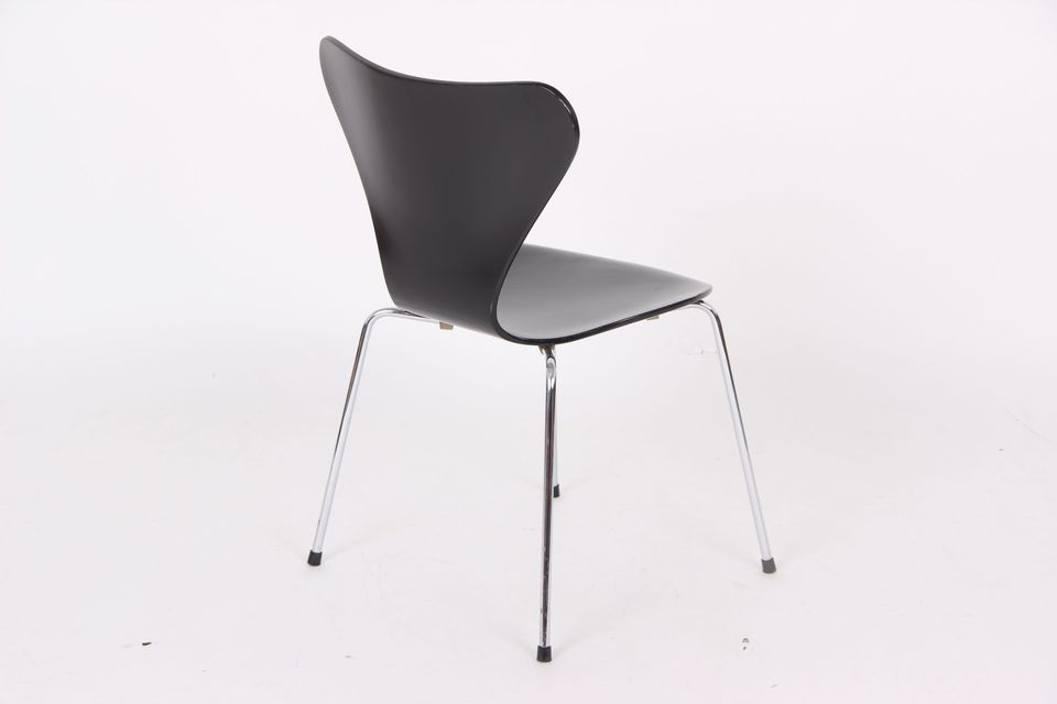 Arne Jacobsen 3107, 4 Stühle – schwarz Fritz Hansen in Harrislee