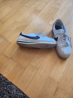 Nike Schuhe Gr. 38 (fallen kleiner aus) Hessen - Gudensberg Vorschau