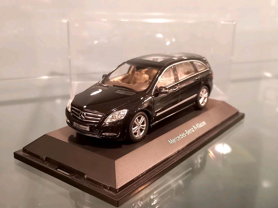 Mercedes R-Klasse facelift 2010 Obsidianschwarz 1/43 Minichamps in Aachen