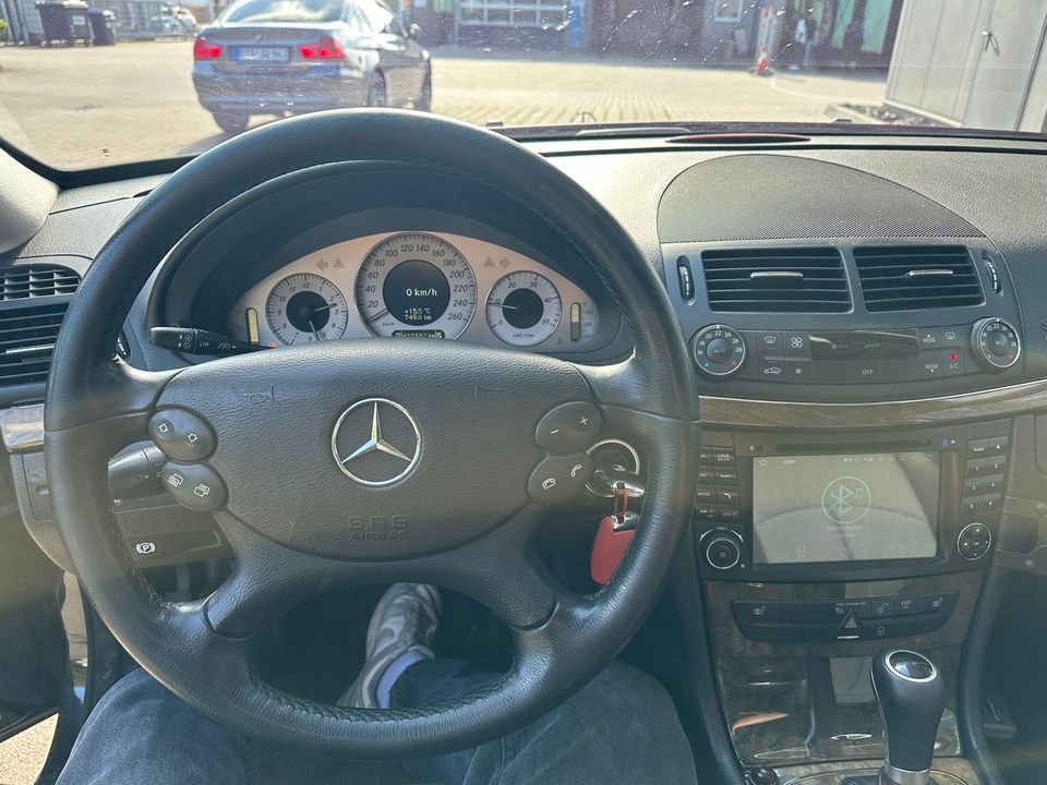 Mercedes E220 CDI T W211 Mopf Avantgarde•TÜV•AHK•Navi•Leder•ESD• in Stade