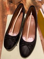 Clarks Pumps schwarz Leder 38 TOP Zustand Nordrhein-Westfalen - Schmallenberg Vorschau