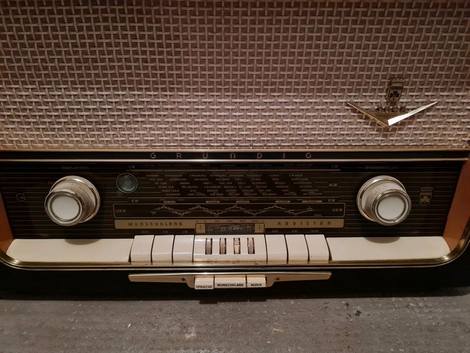 Grundig Musikbox 3097 Radio Röhrenradio Vintage Retro in Schramberg