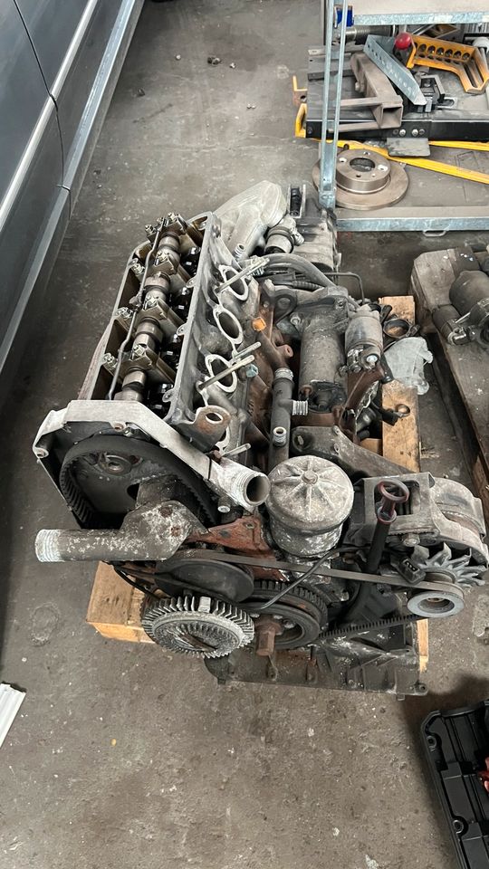 BMW E30 E36 318i Motor mit Getriebe teilzerlegt in Braunschweig