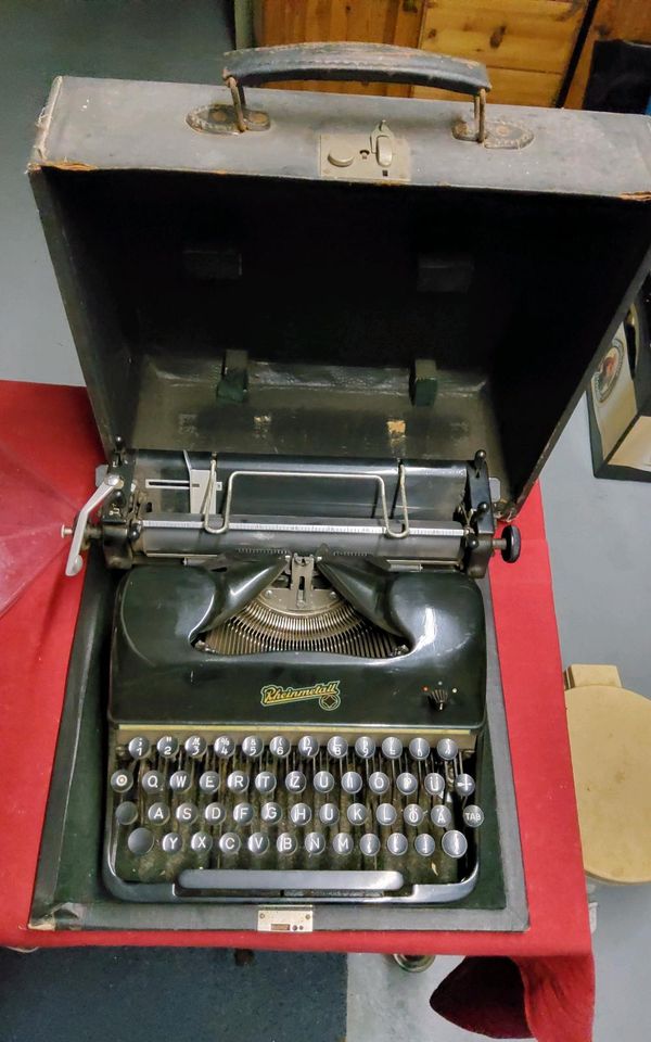 Rheinmetall Schreibmaschine mit Koffer in Meerbusch