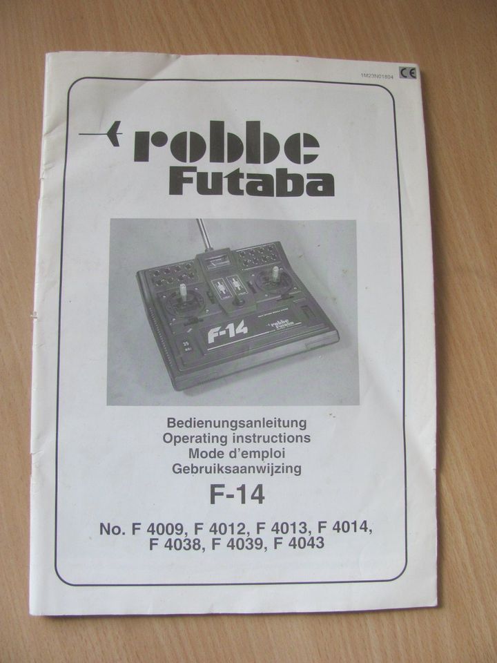 40MHz Robbe Futaba F14 Navy Twin Stick RC U-Boot Schiff Panzer in Markranstädt