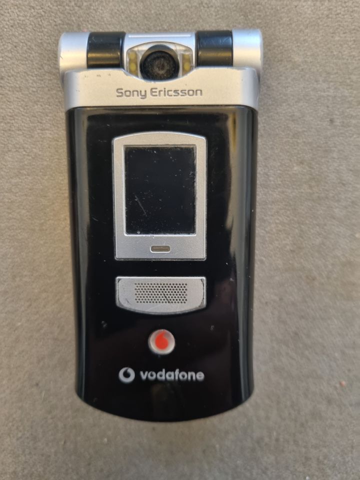 Sony Ericsson V800 plus Ladegerät CST 20 in Mönchengladbach