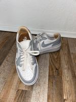 Nike Jordans - Elevate low - weiß/grau Nordrhein-Westfalen - Kerpen Vorschau