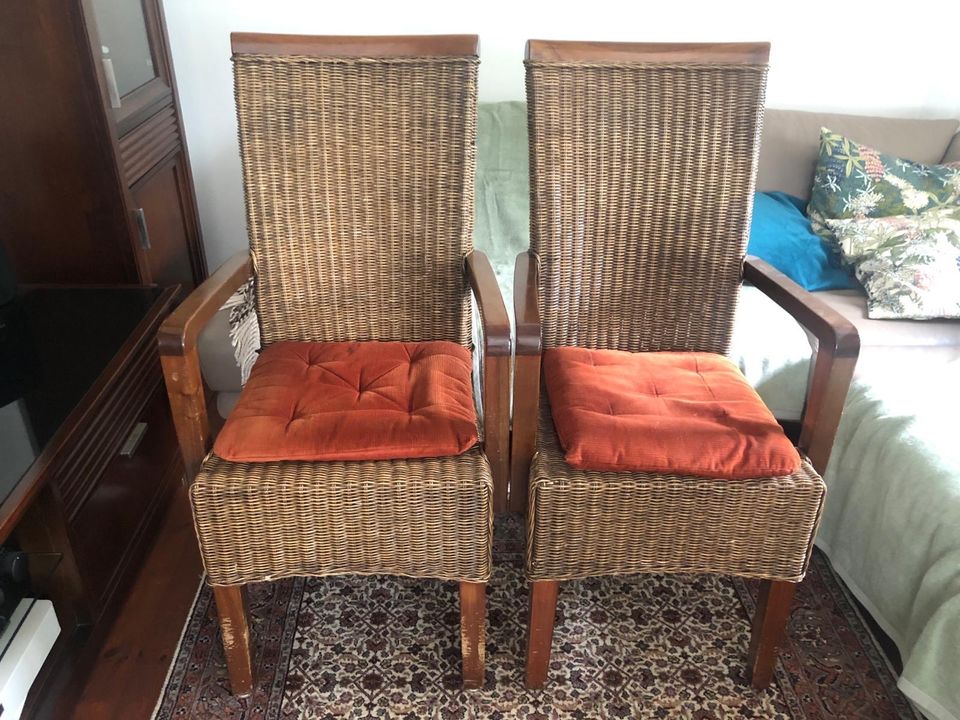 Zwei Stühle in Herzogenaurach