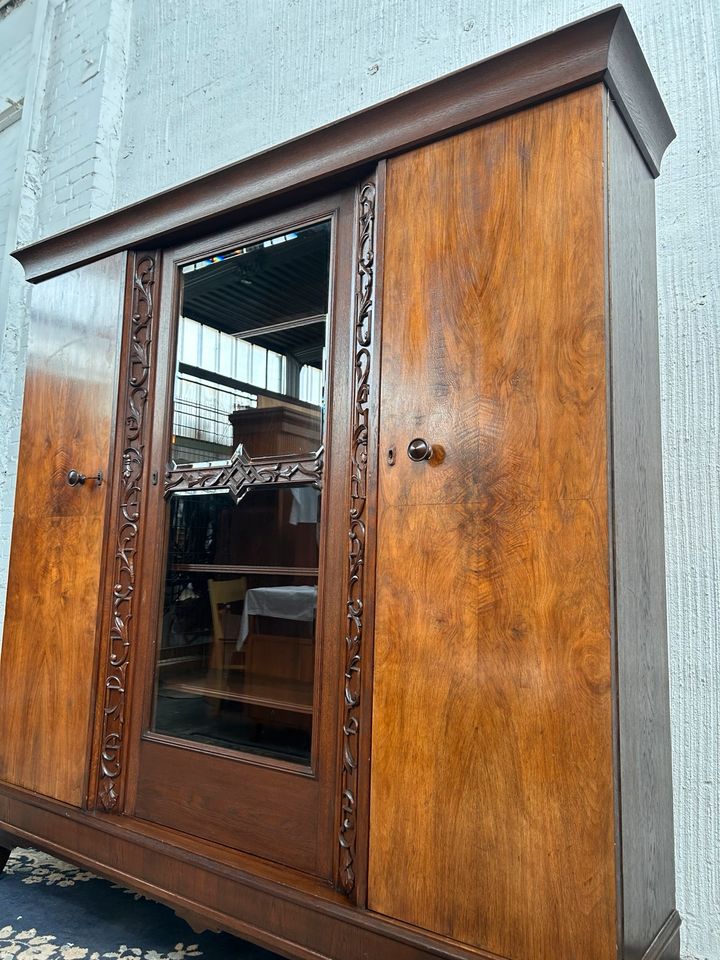 Bücherschrank/Kleiderrschrank/antik/Jugendstil/Vollholz/vintage in Berlin