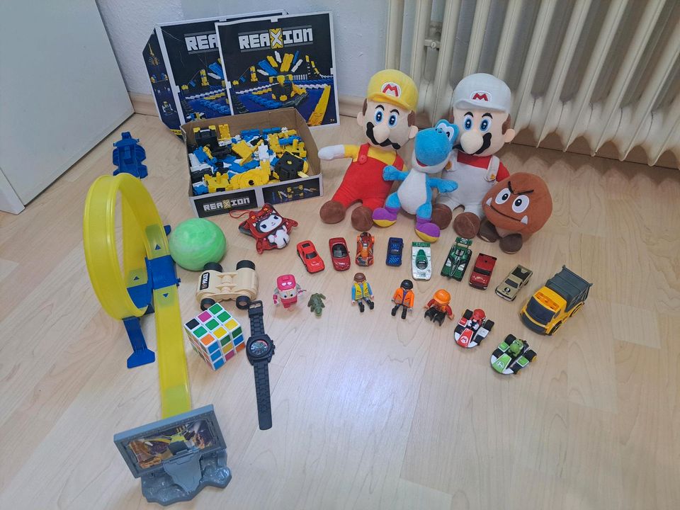 Mein Sohn möchte sein Spielzeug für die Spardose verkaufen in Würselen