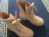 Schnäppchen!!! Damenboots, beige mit Steinchen, Grösse 39, neuw. Lindenthal - Köln Sülz Vorschau