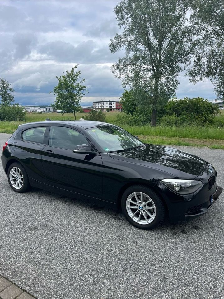BMW 116i - Bremsen VA+HA NEU ! Service - NEU ! in Forchheim