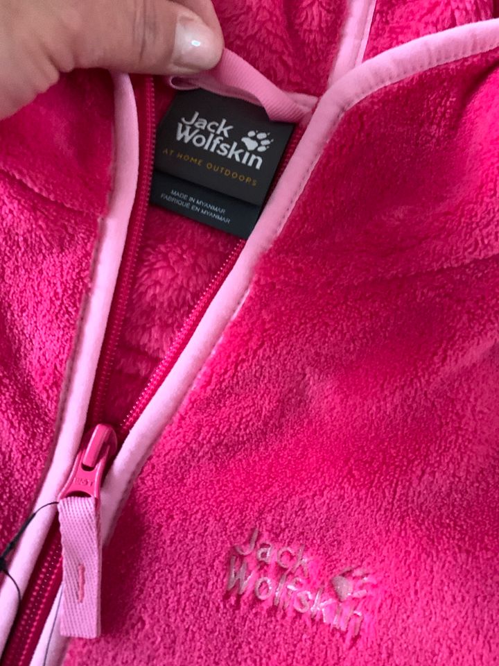 Jack Wolfskin Mädchen Fleecejacke Gr.152 neu mit Etikett in Frankfurt am Main