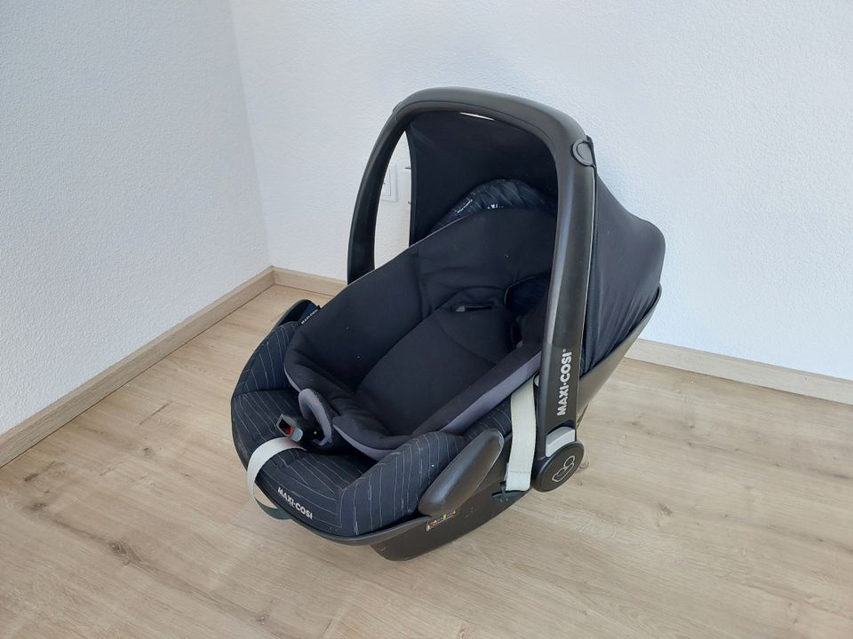 Maxi Cosi Babyschale Autositz Kindersitz in Nastätten