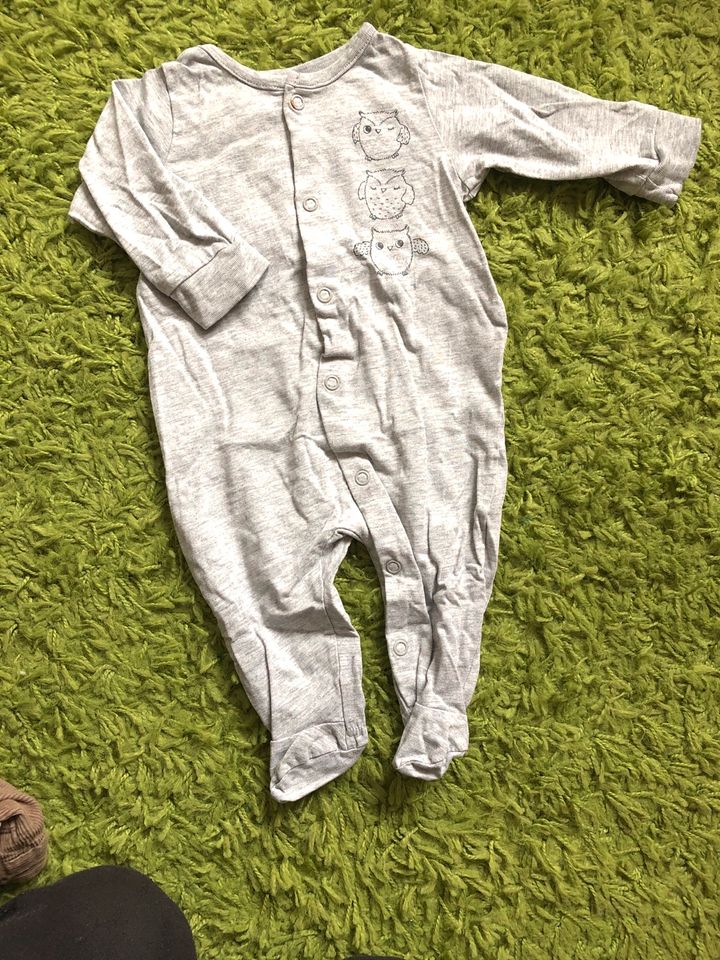 Schlafanzug mit Füßen grau H&M Gr. 56 in Hamburg
