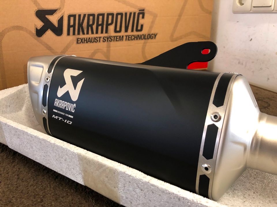 Akrapovic Black Auspuff Dämpfer Yamaha MT-10 MT10 RN78 2022 2023 in Bad Bentheim