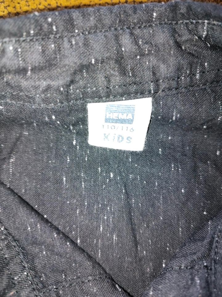 Hemd, langarm, schwarz, weiß gesprenkelt, Größe 110/116 in Engen