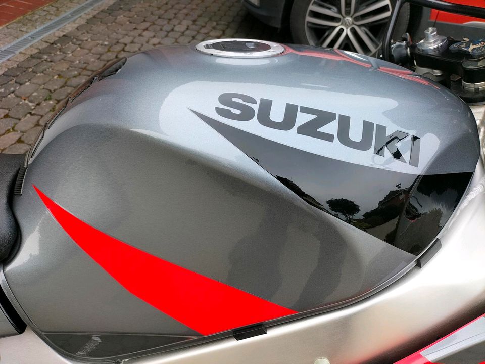 Suzuki GSXR 600 Sammlerzustand in Stadtoldendorf