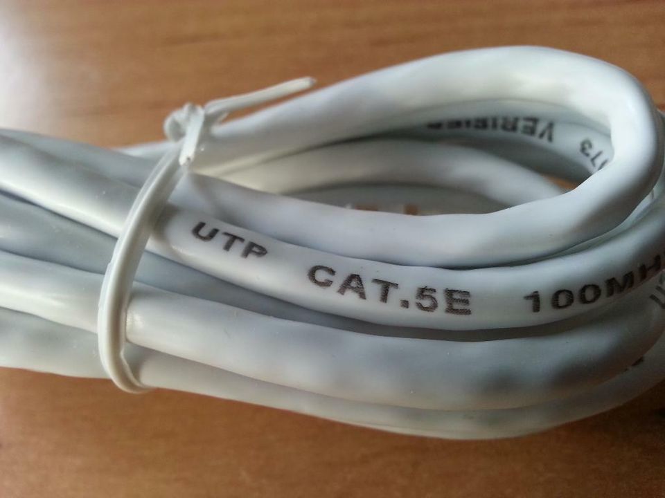 NEU Ethernet, RJ45, Netzwerkkabel 1 Meter CAT 5E in Weiß in Göda