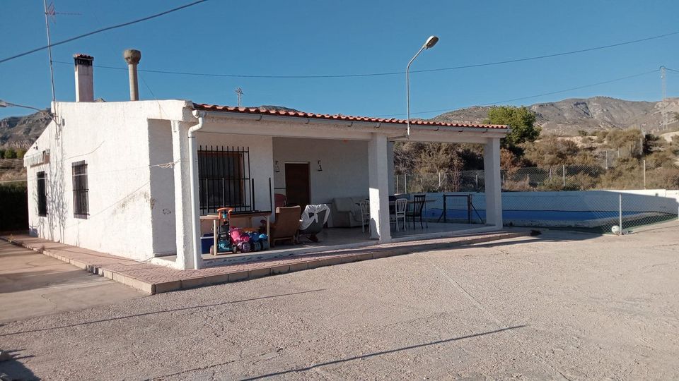 Landhaus in Crevillente (Alicante) mit 4 Schlafzimmern, Pool, Carport und Sommerküche, nur 30 Minuten vom Strand, Costa Blanca / Spanien in Oyten