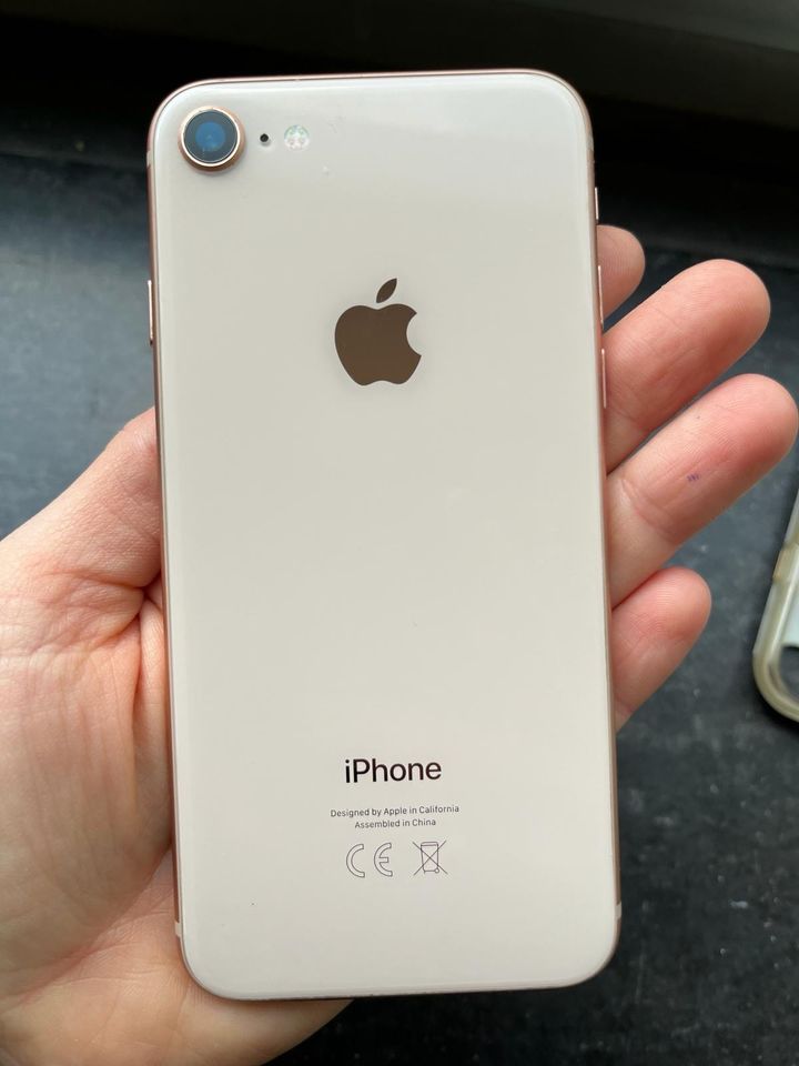 iPhone 8 Gold 64 Gb einwandfreies Display in Wedemark