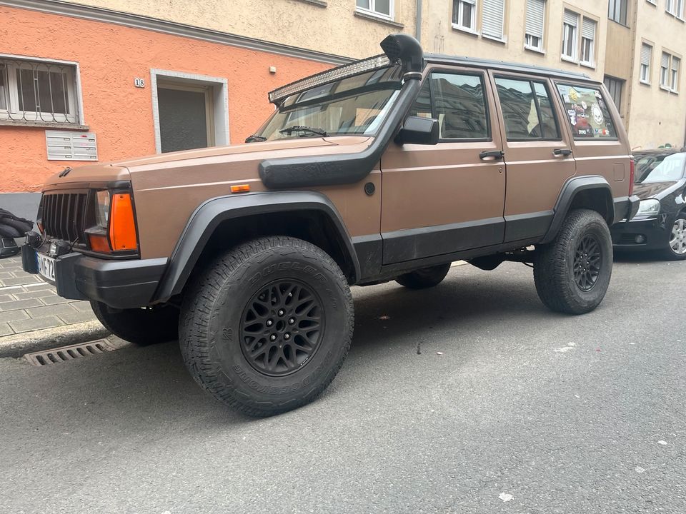 JEEP Cherokee XJ 4.0 - LPG-Gasanlage, Offroad, Camper, Raptorlack in Fürth