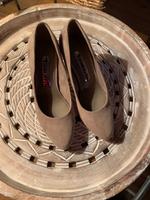 Neue Tamaris Pumps Beige/Taupe Gr. 36 Bayern - Erding Vorschau