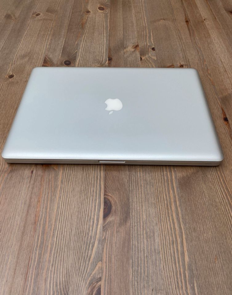 Apple MacBook Pro 17" Intel Core i7 2,20 GHz in Wolfsburg