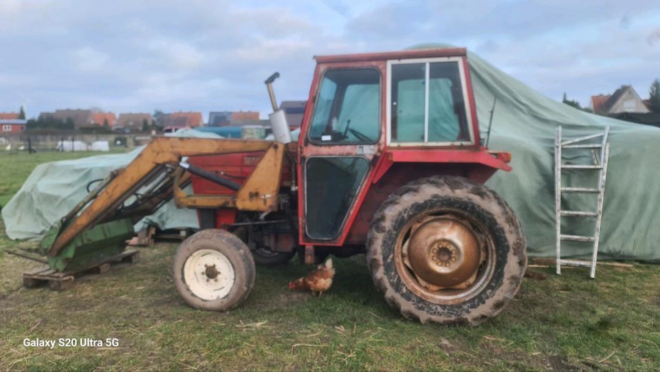 Trecker mit frontlader in Hamburg